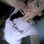 MomNextDoor